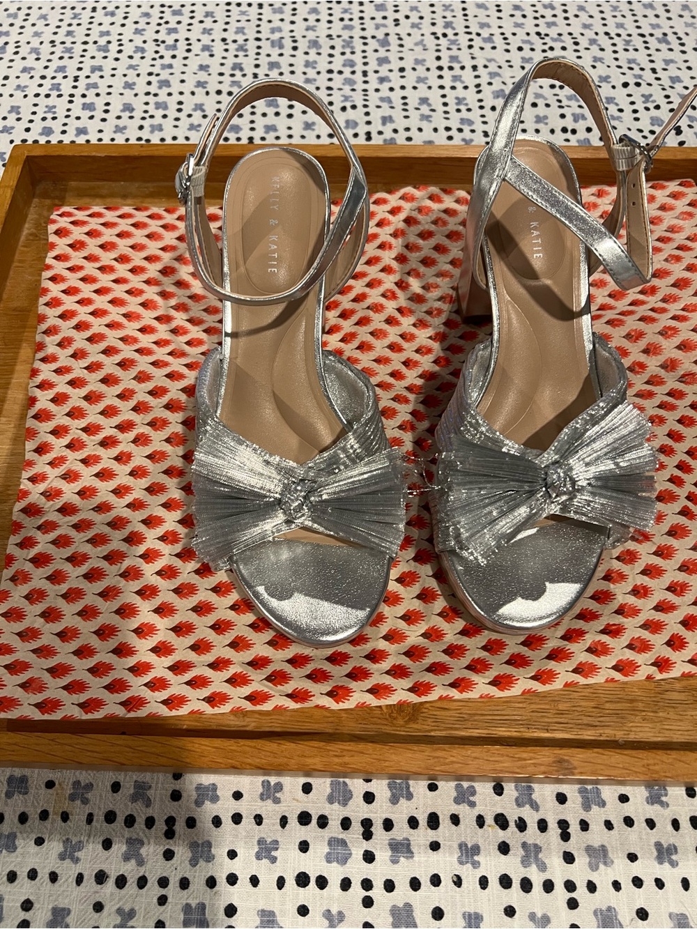 Kelly & Katie Heather, silver, size 8. NWT
